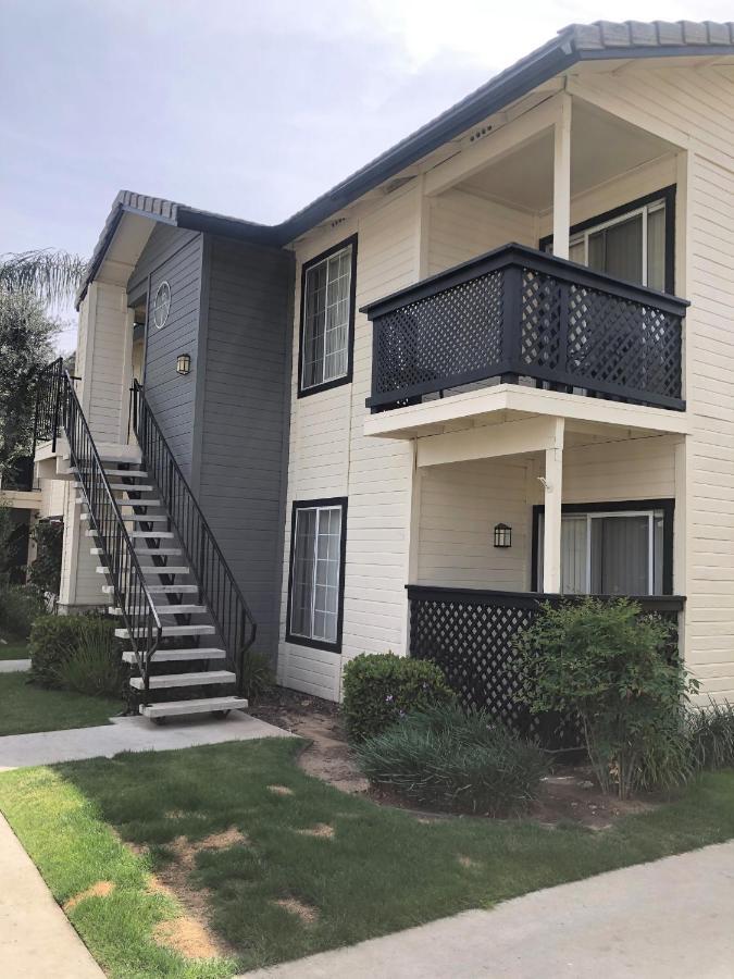 בייקרספילד Whispering Meadows Apartments מראה חיצוני תמונה