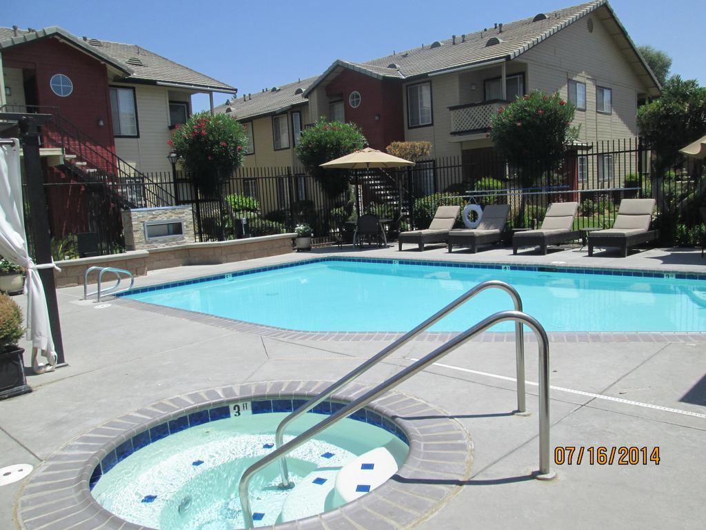 בייקרספילד Whispering Meadows Apartments מראה חיצוני תמונה