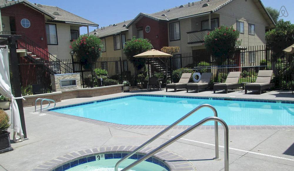 בייקרספילד Whispering Meadows Apartments מראה חיצוני תמונה